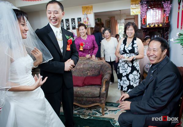 All smiles as San & Caroline greet family during the tea ceremony. (Photo by Dan DeLong/Red Box Pictures)