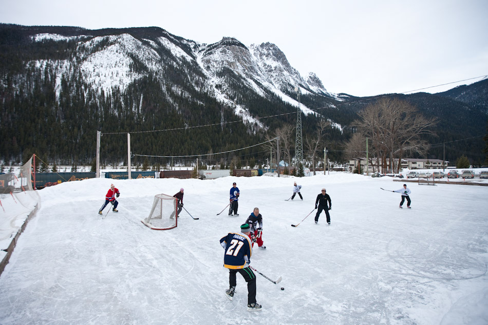Steve, Karen and their guests play hockey on an outdoor rink in Field, B.C. (Photography by Scott Eklund/Red Box Pictures)