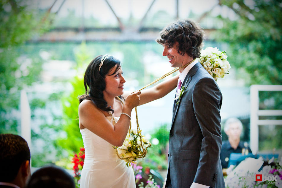 Anghi and Andy are married at The Canal in Seattle. (Photo by Dan DeLong/Red Box Pictures)