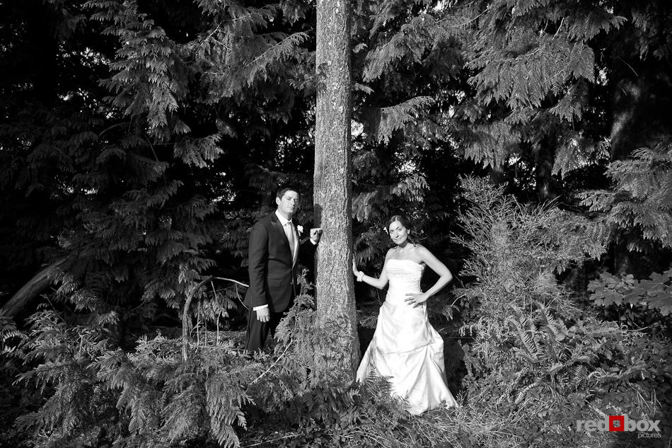 Outside the Plateau Club, bride Nadine and groom Brian pose for a photo in Sammamish, WA. (Photo by Dan DeLong/Red Box Pictures)