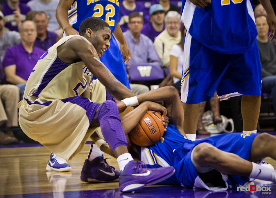 Washington Huskies' Justin Holiday battles for a loose ball against the McNeese State Cowboys during the men's basketball season opener at UW's Hec Edmundson Pavilion. (Photo by Dan DeLong/Red Box Pictures)