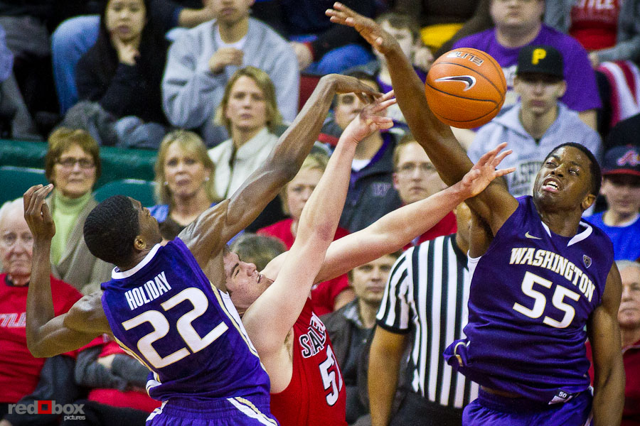 justin-holiday-bryan-amaning-defense The University of Washington Huskies Matthew Bryan-Amaning and Justin Holiday defend against the Seattle University Redhawks at Key Arena in Seattle Tuesday, Feb. 22, 2011. (Photo by Andy Rogers/Red Box Pictures)