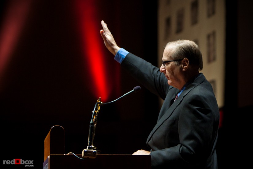 paul-allen-photo-award-waving.jpg