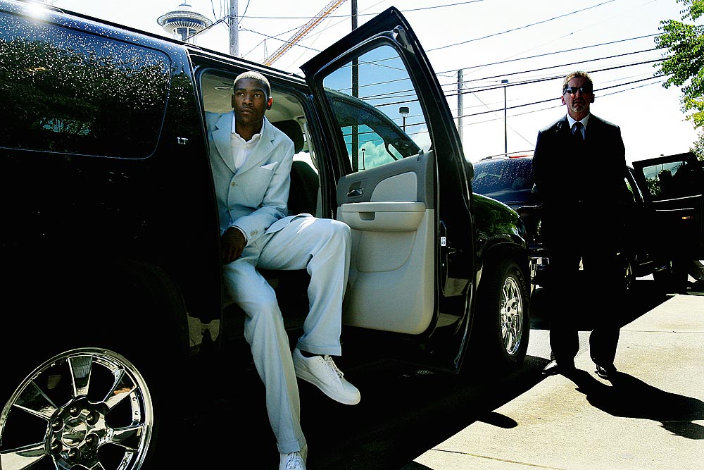 Kevin Durant, the no. 2 pick in the NBA draft by the Seattle Sonics, sits in an SUV after being introduced at a news conference in Seattle. (Photorapher: Dan DeLong)
